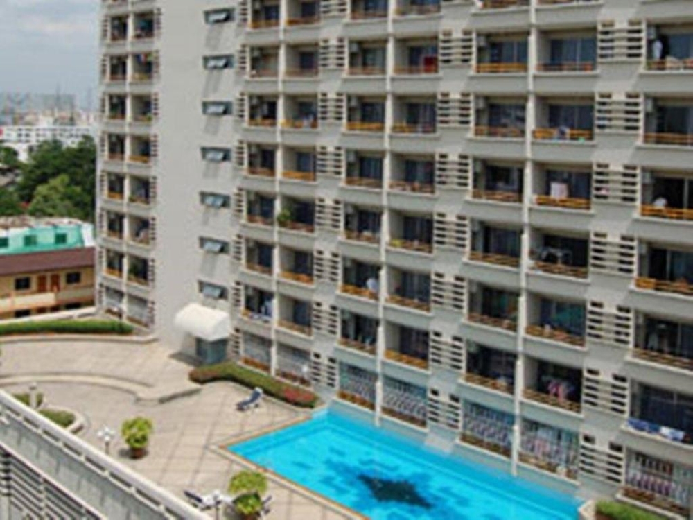 แอล.เอ. ทาวเวอร์,โรงแรม