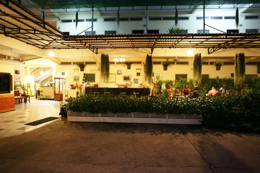 รชตะ, โรงแรม